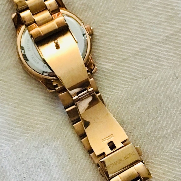 Authentic Beautiful 🤩 Michael Kors Rose Gold watch ⌚️ - Picture 2 of 9